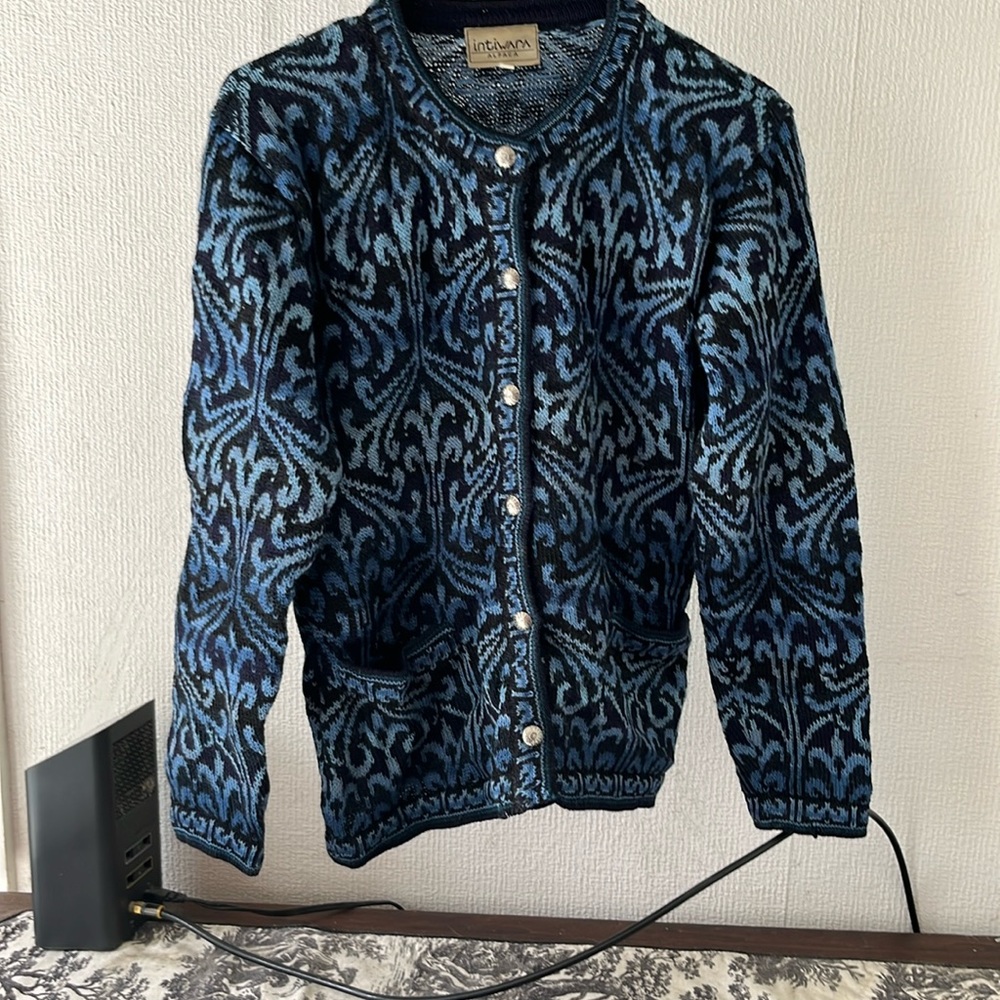 Women’s sweater - Picture 1 of 3